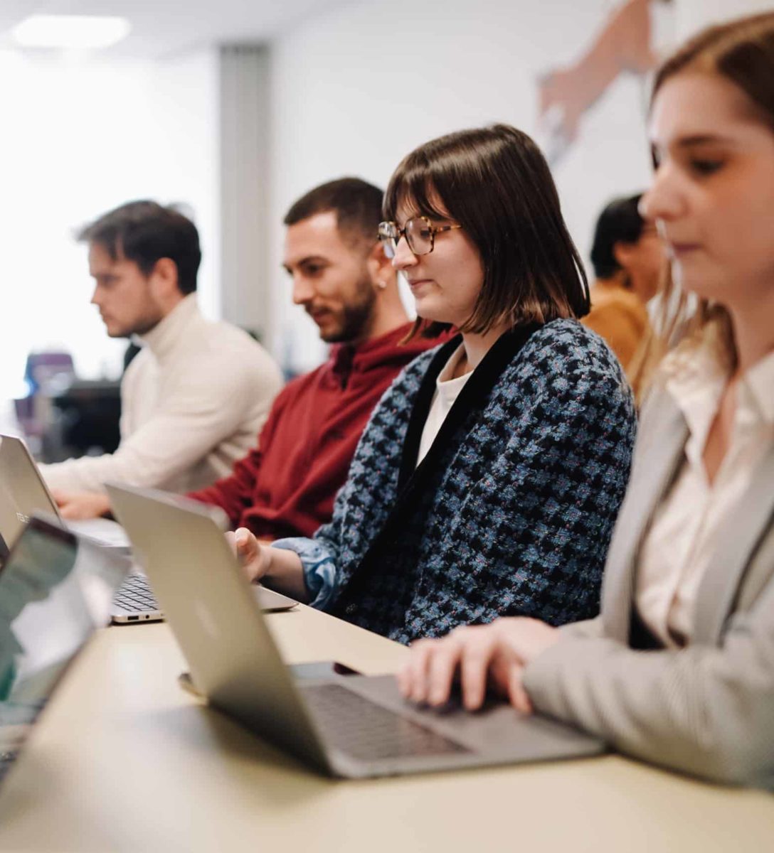 étudiants dans une salle de classe